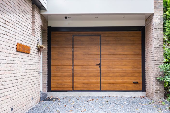 Garagedeuren met loopdeur: gemak voor dagelijks gebruik